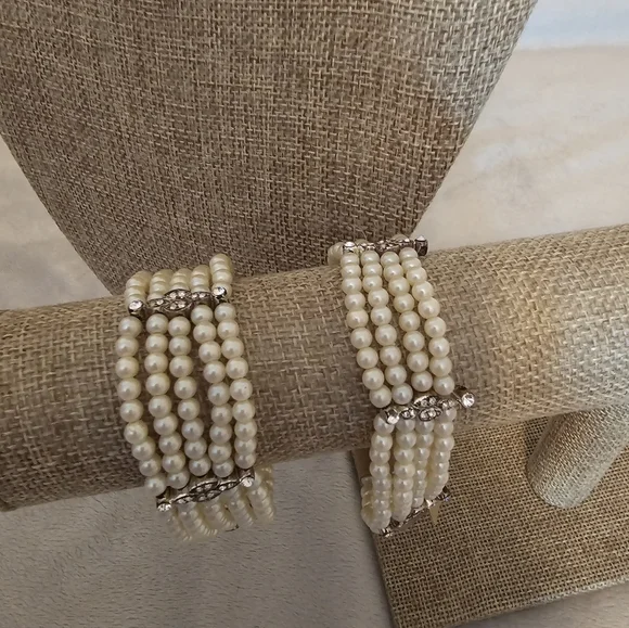 Beautiful Faux Pearl Choker with Two (2) Bracelets - Picture 3 of 4